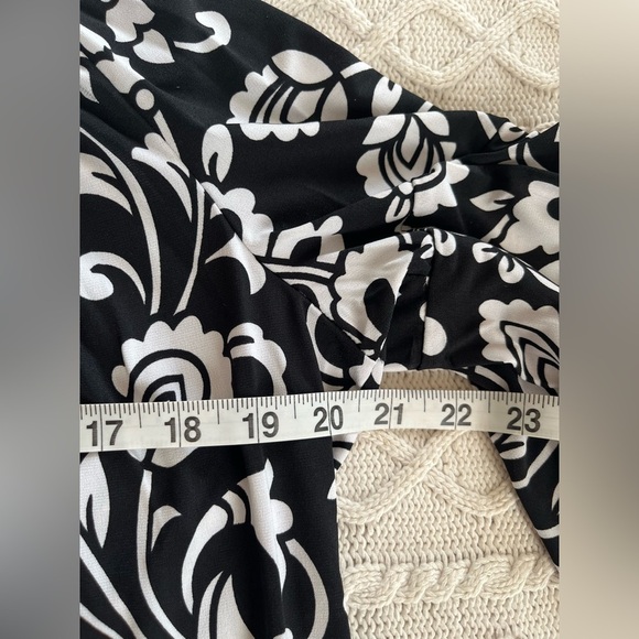 NWT Vince Camuto Rich Black/White Off Shoulder Blouse Women’s Medium - Picture 12 of 15